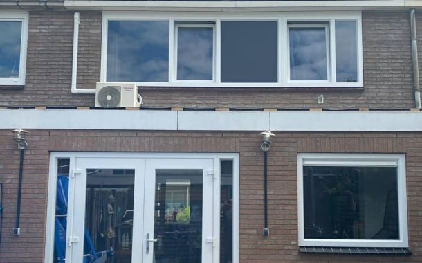 Volledige transformatie: renovatie met nieuwe kozijnen en deuren voor een frisse uitstraling